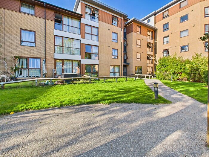 2 Bedroom Flat To Rent In Commonwealth Drive, Nokes Court, RH10