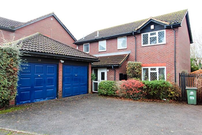 4 Bedroom Detached House To Rent In Balmoral Way, Sutton, SM2