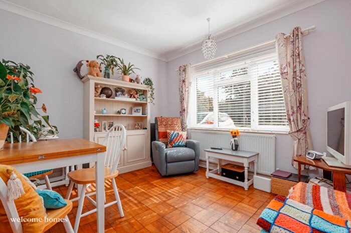 2 Bedroom Flat For Sale In Cooper Dean Drive, Bournemouth, BH8