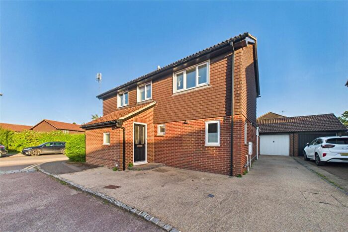 4 Bedroom Detached House For Sale In Emerald Close, Wokingham, Berkshire, RG41
