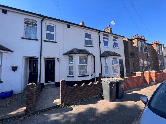 3 Bedroom Terraced House To Rent In Gardenia Avenue, Luton, LU3