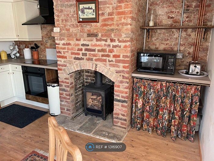 2 Bedroom Maisonette To Rent In Market Place, Caistor, LN7