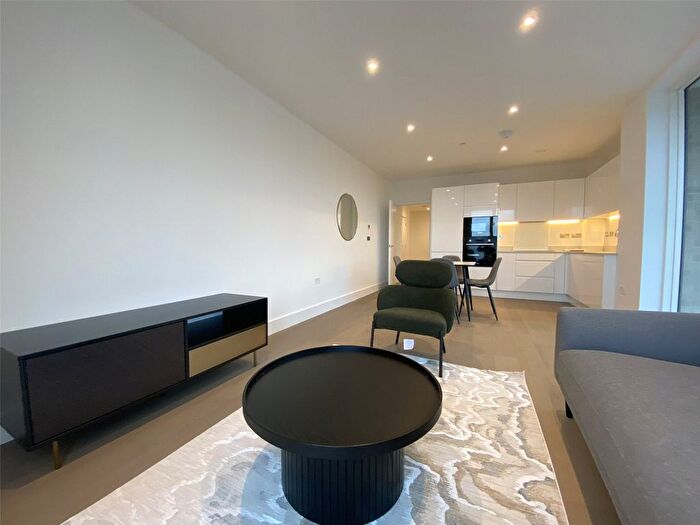 2 Bedroom Flat To Rent In Bookbinder, Acton, W3