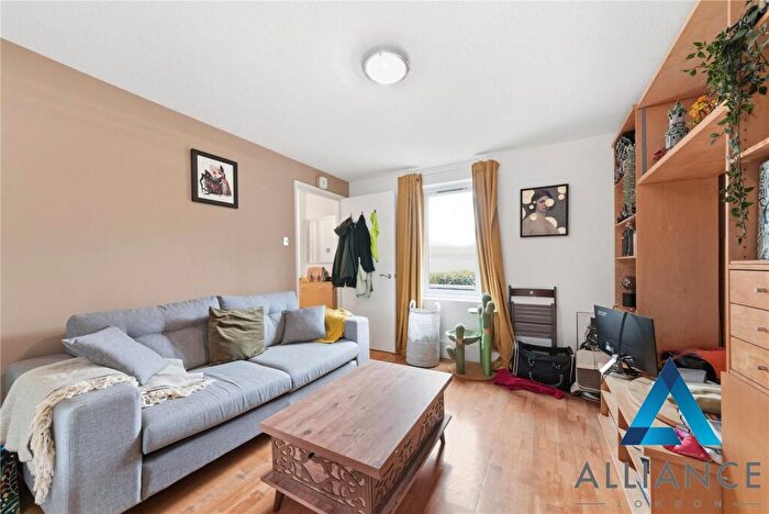 1 Bedroom Apartment To Rent In East Smithfield, London, E1W