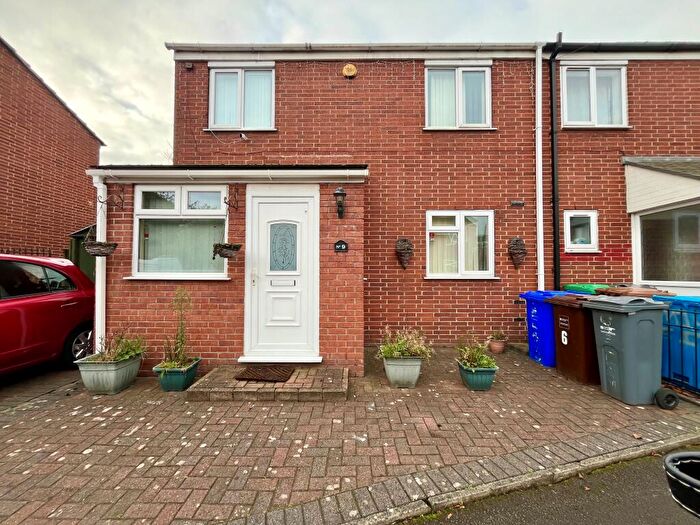 3 Bedroom Semi Detached House To Rent In Ellanby Close, Rusholme, M14