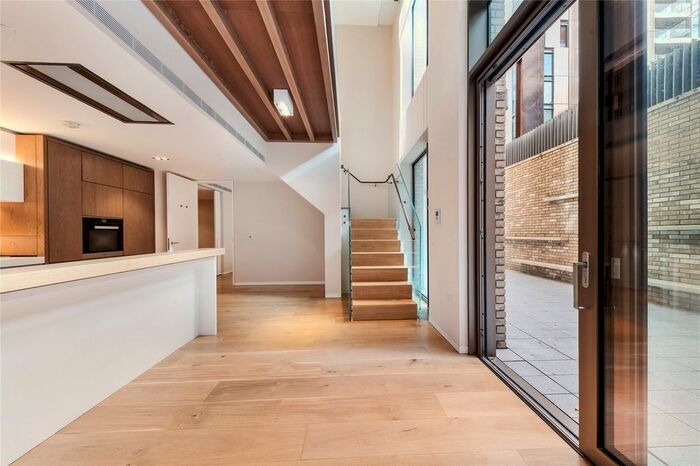 2 Bedroom Flat To Rent In Pearson Square, Fitzrovia, London, W1T