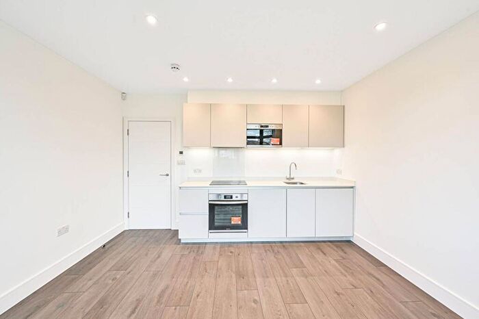 2 Bedroom Maisonette To Rent In Corringham Road, Golders Green, London, NW11