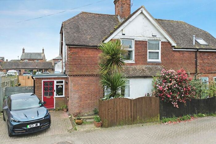 3 Bedroom Semi Detached House For Sale In Western Avenue, Hawkhurst, TN18