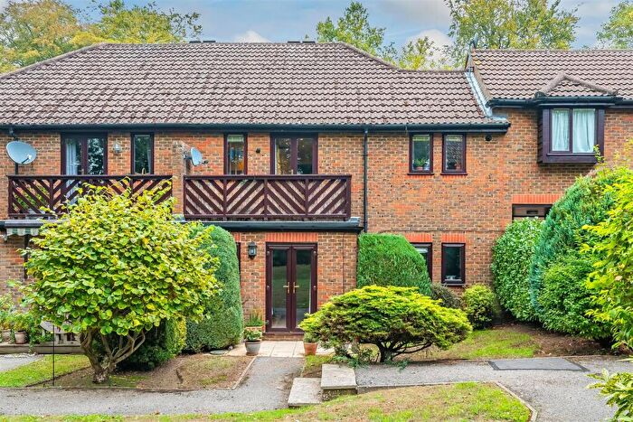 2 Bedroom Apartment For Sale In Beechwood Park, South Leatherhead, KT22