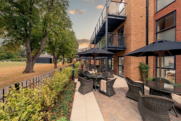 2 Bedroom Flat To Rent In Chichester, PO19