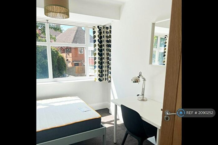 4 Bedroom Terraced House To Rent In Oaklea Passage, Kingston Upon Thames, KT1