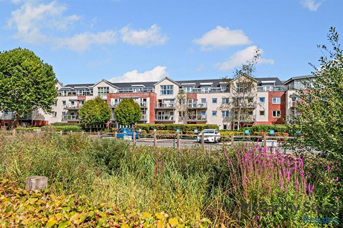 2 Bedroom Flat For Sale In Ellisfields Court, Mount Street, Taunton, TA1