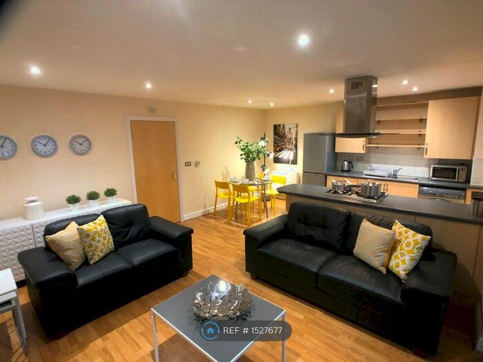 2 Bedroom Flat To Rent In Stretford Road, Manchester, M15