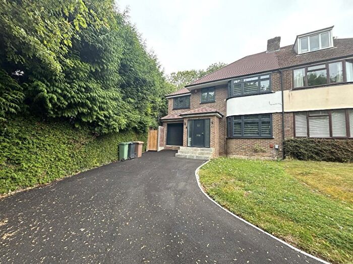 5 Bedroom Semi-Detached House For Sale In Knoll Rise, Old Bedford Road Area, Luton, Bedfordshire, LU2