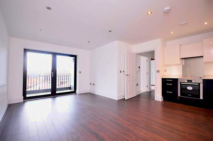 2 Bedroom Flat To Rent In Axio Way, Bow, London, E3