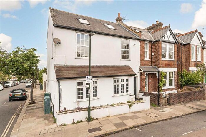 3 Bedroom Maisonette To Rent In North Worple Way, East Sheen, SW14