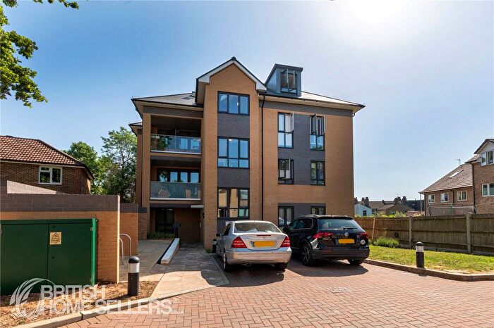 2 Bedroom Flat For Sale In Bevill Close, London, SE25
