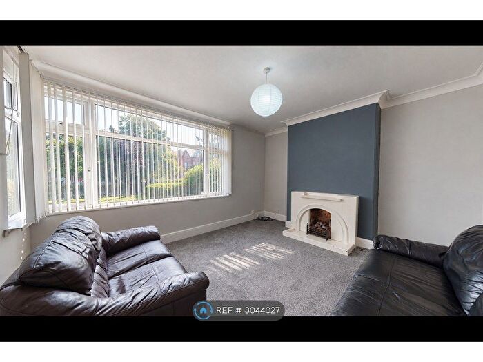 4 Bedroom Semi-detached House To Rent In Headingley Crescent, Leeds, LS6