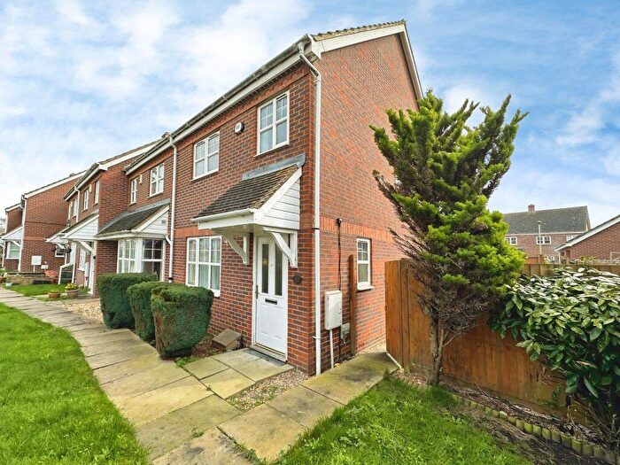 3 Bedroom End Of Terrace House To Rent In Trow Close, MK45