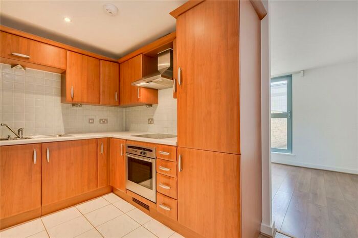 Apartment To Rent In Gateway House, A Balham Hill, London, SW12