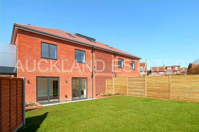 1 Bedroom Apartment To Rent In Westland Lodge, Brookmans Park, AL9