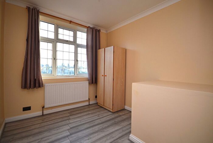 3 Bedroom Semi Detached House To Rent In Atherton Road, Clayhall, Ilford, IG5