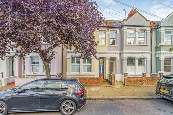3 Bedroom Flat For Sale In Atheldene Road, London, SW18