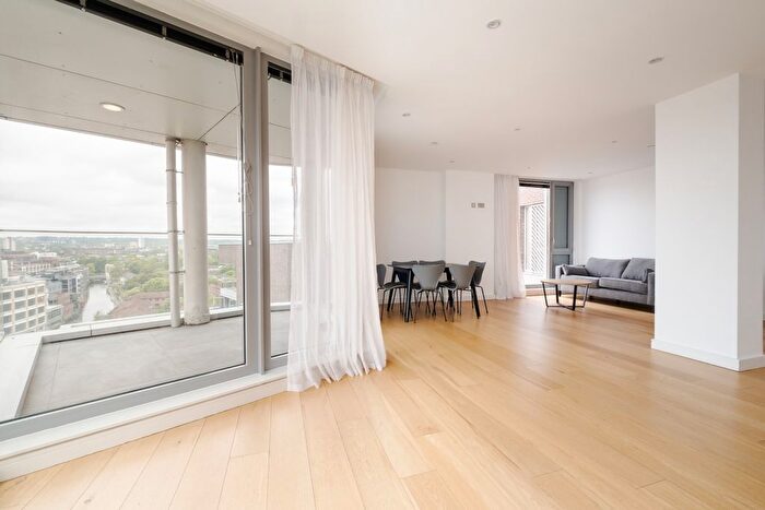 3 Bedroom Flat To Rent In Camley Street, London, N1C