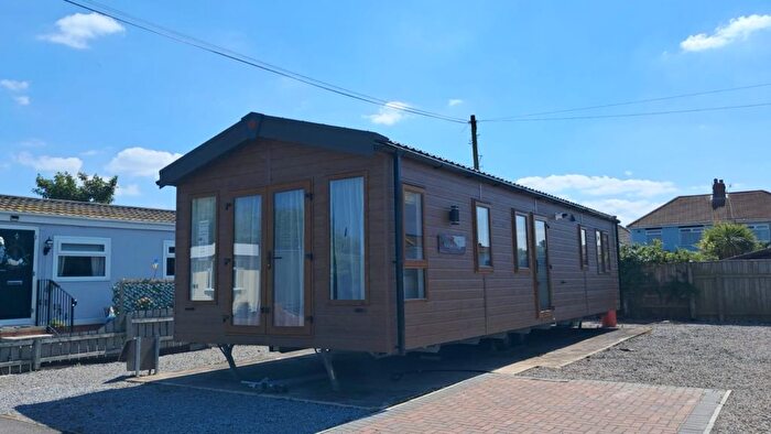 2 Bedroom Mobile/park Home For Sale In Seaton Carew, TS15