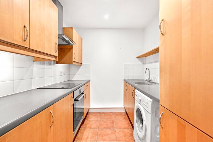 2 Bedroom Flat To Rent In Odeon Court, Chicksand Street, E1