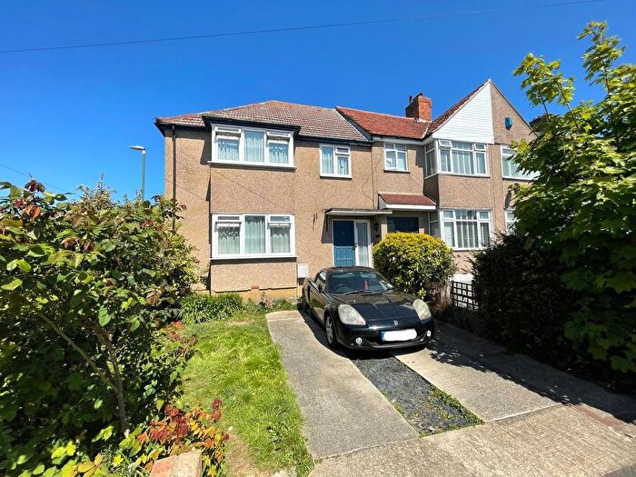 3 Bedroom End Terrace House For Sale In Lyndon Avenue, Sidcup, Kent, DA15