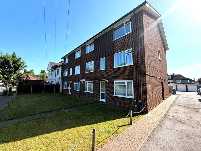 2 Bedroom Maisonette For Sale In Stanwell Road, Ashford, TW15