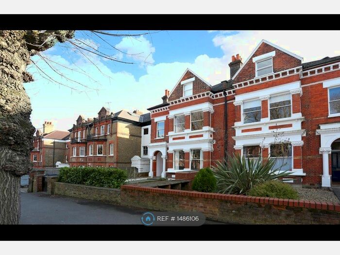 2 Bedroom Flat To Rent In Palace Road, London, SW2