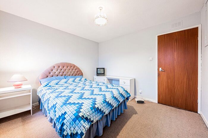 2 Bedroom Semi-Detached House For Sale In Hillend Road, Clarkston, G76