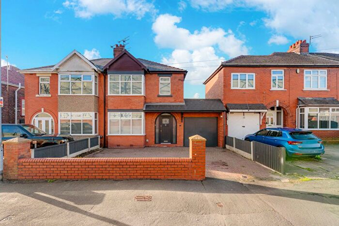 3 Bedroom Semi-Detached House For Sale In Lower House Lane, Widnes, WA8