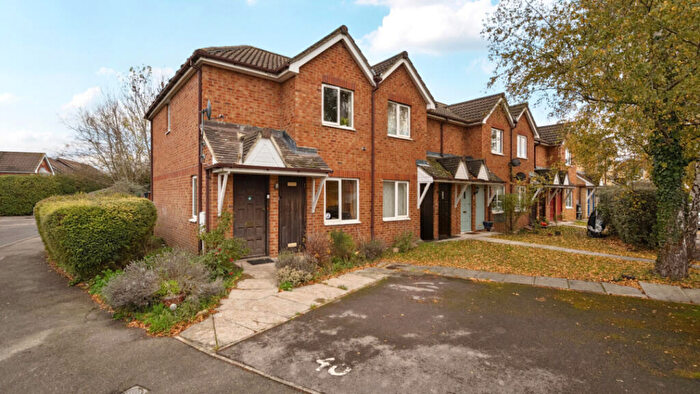 2 Bedroom End Of Terrace House For Sale In Merritt Gardens, Chessington, KT9