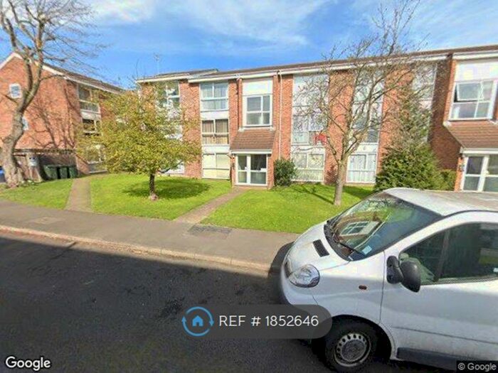 1 Bedroom Flat To Rent In Oakley Close, Isleworth, TW7