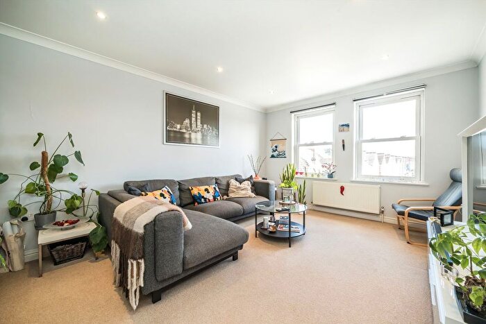 1 Bedroom Flat For Sale In Bruce Road, Tooting, CR4
