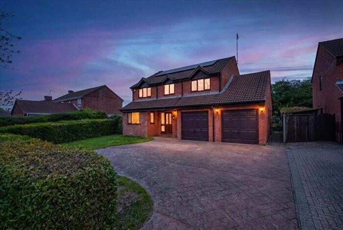 4 Bedroom Detached House For Sale In Castlesteads, Bancroft, Milton Keynes, MK13