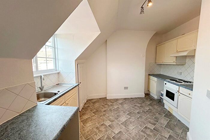 2 Bedroom Flat To Rent In Wimborne Town Centre, BH21