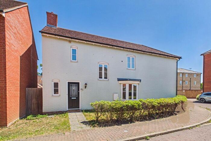 3 Bedroom Semi-Detached House For Sale In Dapifer Close, Colchester, CO2