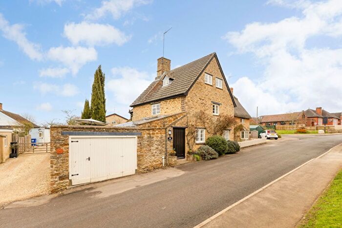 3 Bedroom Cottage For Sale In Richmond Street, Kings Sutton, OX17