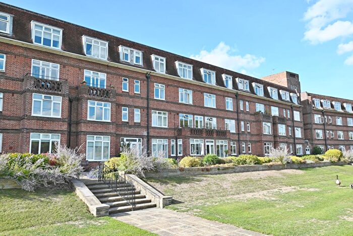 1 Bedroom Flat For Sale In Thames Eyot, Twickenham, TW1