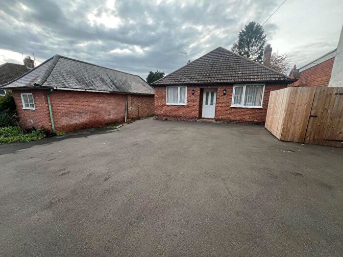 2 Bedroom Detached Bungalow For Sale In Cross Street, Rothwell, Kettering, NN14