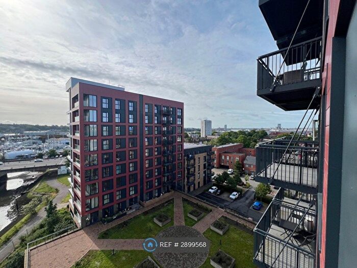 2 Bedroom Flat To Rent In Granada House, Southampton, SO14