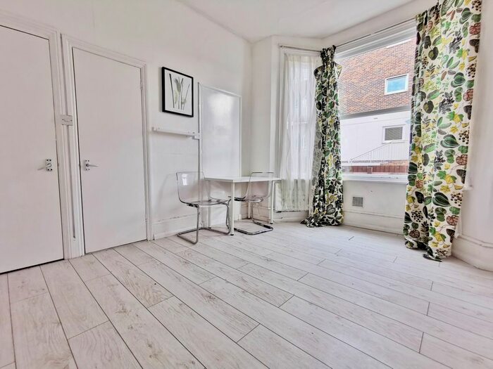 1 Bedroom Flat To Rent In Ballards Lane, London, N3