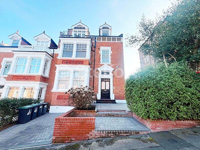 Studio To Rent In Southwood Avenue, London, N6