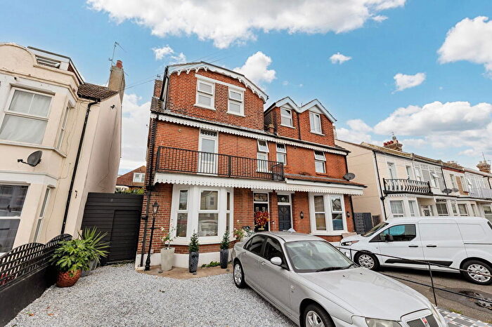 5 Bedroom Semi-Detached House For Sale In Hayes Road, Clacton-on-sea, CO15