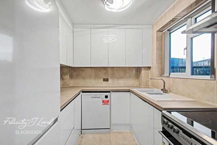 3 Bedroom Town House To Rent In Coleraine Road, London, SE3