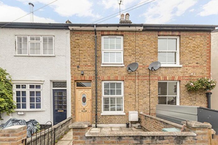 2 Bedroom Property To Rent In Myrtle Road, Hampton Hill, Hampton, TW12